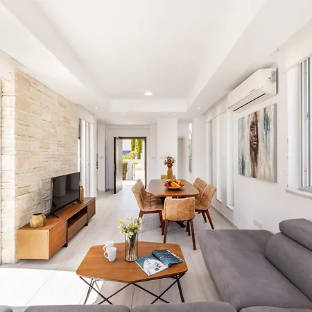 Zoe פרוטאראס