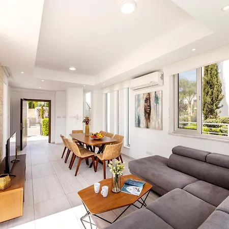 Zoe פרוטאראס